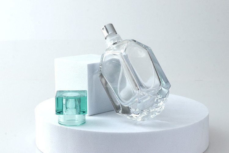 2024 New Glass Spray Empty Perfume Bottle Round Clear Glass Perfume Bottle Refill Perfume Sample Bottle