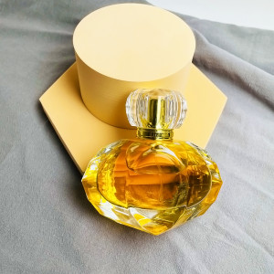 Luxury Fancy Perfume Bottle 75ml Heart Shape Crimping Perfume Spray Bottle with Crystal Cap