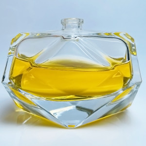 High-end Graceful Noble Polyhedral Glass Perfume Bottle 30ml 80ml