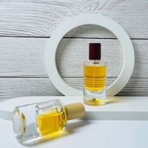 Wholesale 30Ml Round Glass Empty Perfume Bottle with Wooden Cap Cylinder Perfume Bottle Customized Logo