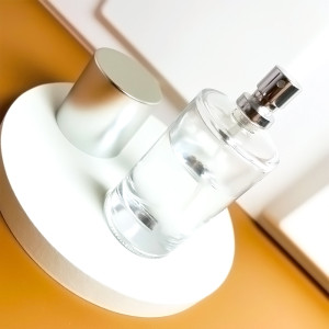 High Quality Custom Luxury Colored Glass Aluminum Spray 50Ml Perfume Transparent Empty Sprayer Glass Bottle