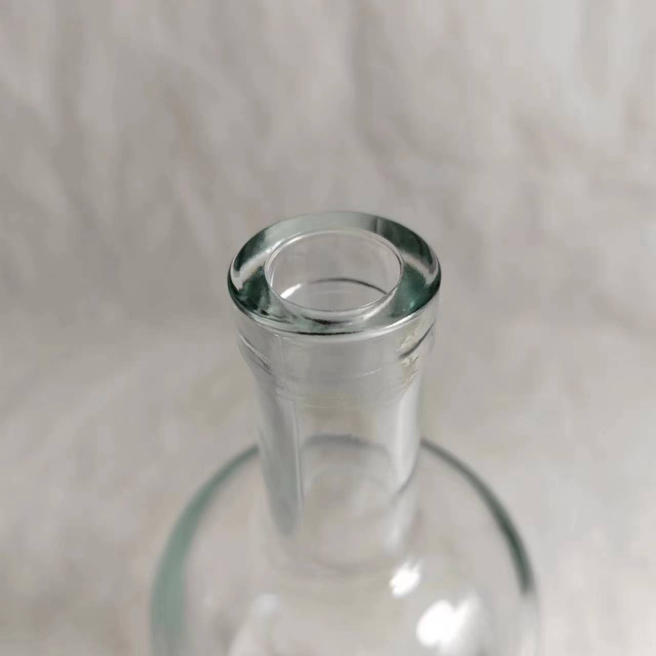 High-Quality Custom Glass Bottle Service | Professional Custom Glass Bottles with Various Capacities and Designs for the Wine Industry