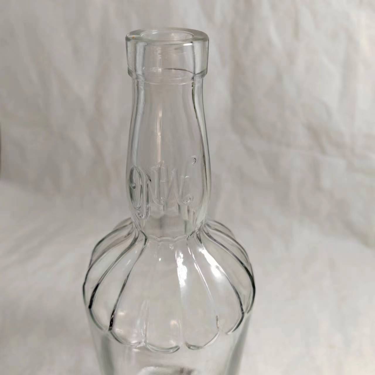 Custom Unique Glass Bottles for Your Brand | Offering Personalized Design, Flexible Capacities, and High-Quality Manufacturing