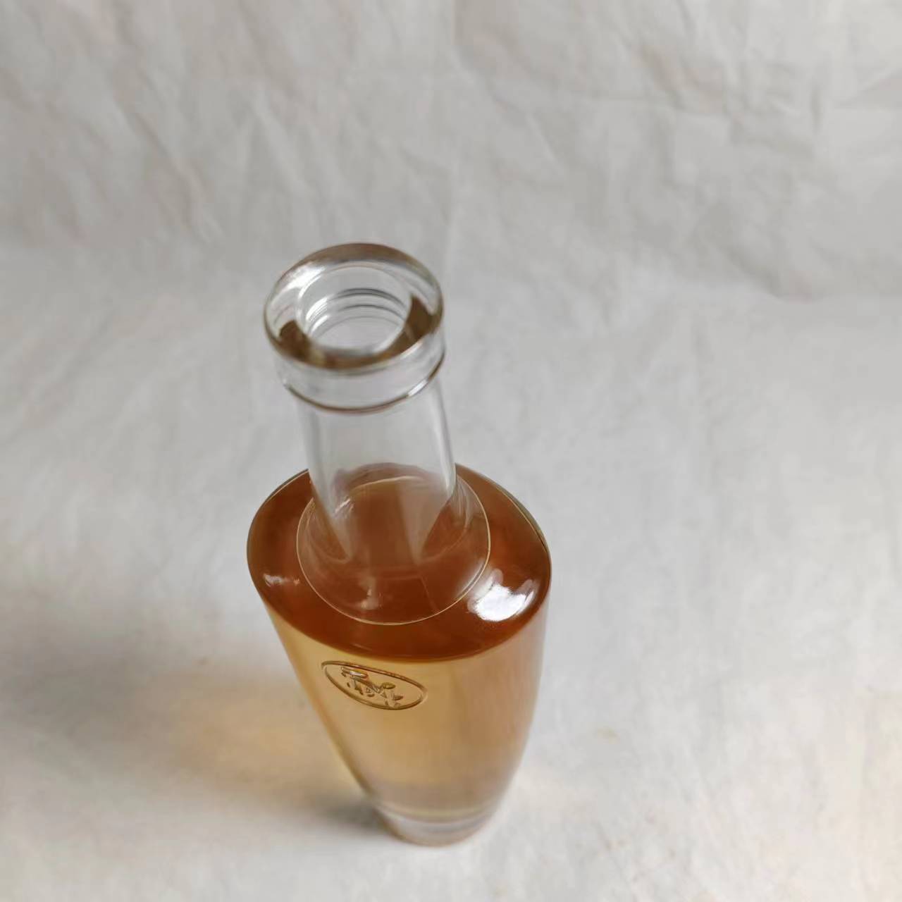 Unique Design and Exquisite Craftsmanship in Custom Glass Bottles | Enhancing Brand Value and Market Competitiveness Through Bottle Manufacturing