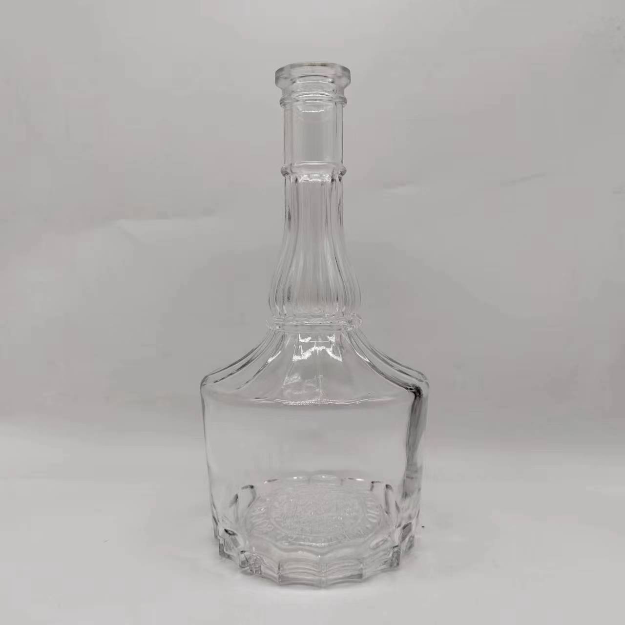 One-Stop Custom Glass Bottle Service | Tailor-Made Bottles that Align with Your Brand Image and Market Needs